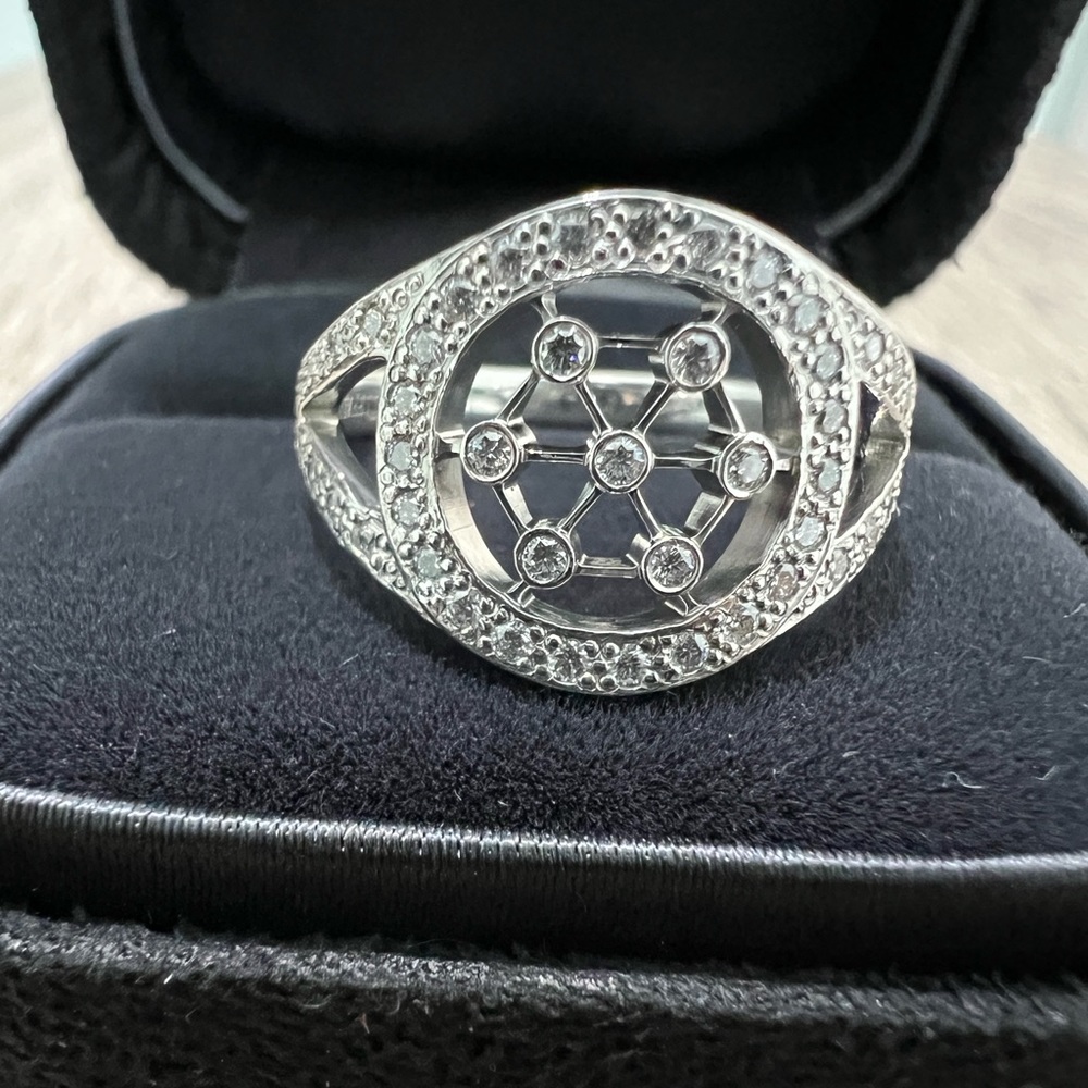 Tiffany & Co. voile platinum and diamond‎ ring - Picture 3 of 15